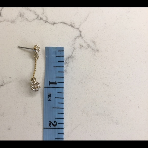 Monet bridal collection drop earrings. - Picture 3 of 3